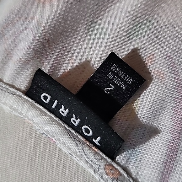 TORRID 2X WHITE PASTEL PAISLEY SLEEVELESS SUMMER TANK TOP BOHEMIAN CASUAL SHIRT - Picture 3 of 15